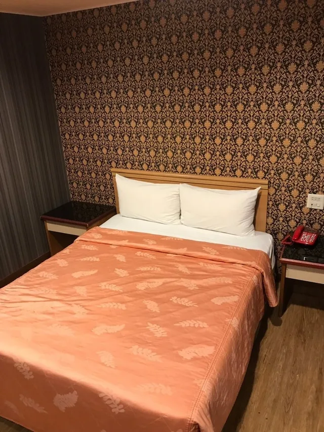Basic, Double Bed, No Window, Long Siang Hotel 1/3