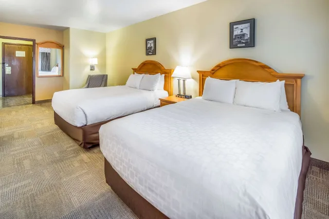 غرفة قياسية بسريرين كوين، Clarion Hotel & Suites Fairbanks near Ft Wainwright 4/10