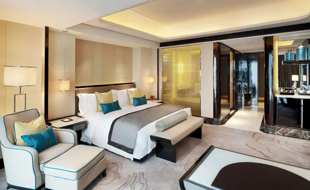 Guest Room, King Bed, Urban View، The St Regis Shenzhen 4/8