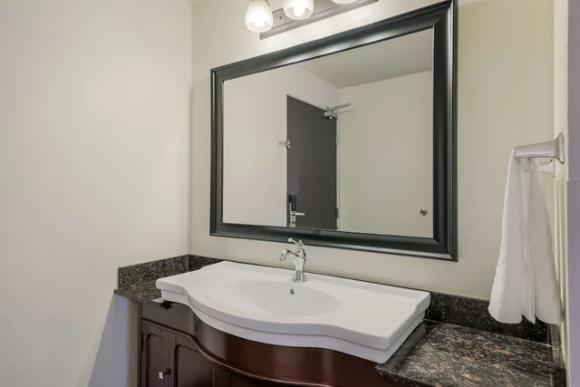 جناح بسرير كينج مع أريكة بمنطقة جلوس، Best Western Alderwood 6/6