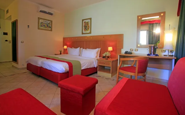غرفة سوبيريور بسريرين منفصلين مع أريكة، The Kairaba Beach Hotel 3/3