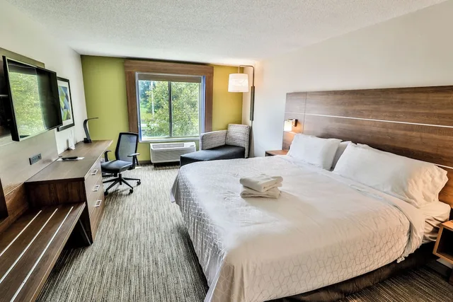 جناح بسرير كينج مع أريكة، Holiday Inn Express Hotel Suites Dickson 1/1