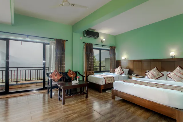 غرفة ديلوكس بسرير مزدوج بإطلالة على البحيرة، Hotel Peace Plaza 2/5