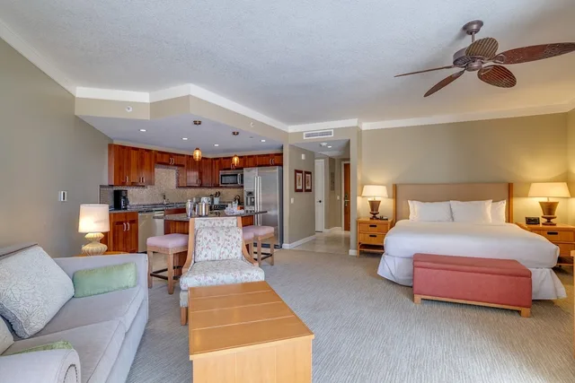 Studio, King Bed, Resort View, Sofa، OUTRIGGER Honua Kai Resort & Spa 4/8