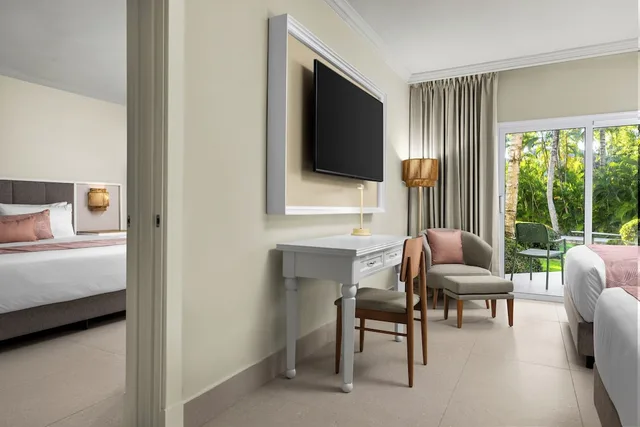 جناح جونيور بسرير كينج وسريرين مزدوجين، Wyndham Alltra Punta Cana All-Inclusive Resort Hotel 3/5