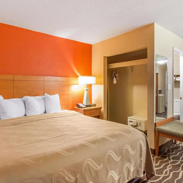 جناح بسرير كينج بغرفة نوم واحدة، Quality Inn & Suites I-35 Near Frost Bank Center San Antonio, TX 2/10