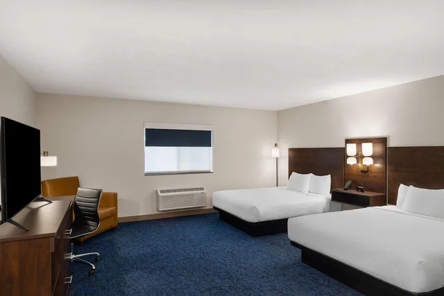No, 2 Queen Beds, Accessible, Baymont By Wyndham Oacoma 2/3