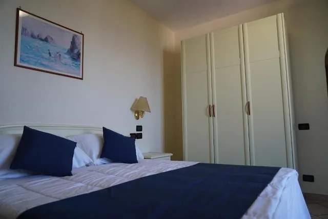 Room, Triple, 1 Single and 2 Double Beds, Sea View, Balcony، Parco dei Principi Resort & Spa Ischia 1/2