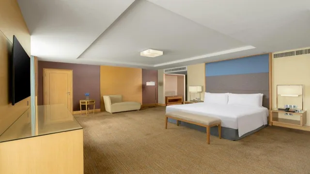 غرفة بريميوم بسرير كينج لذوي الإعاقة، Holiday Inn Bangkok Silom 2/7