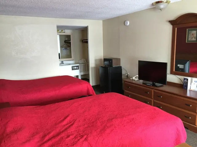 غرفة بسرير مزدوج أو سريرين منفصلين، Americas Best Value Inn Merrillville 2/3