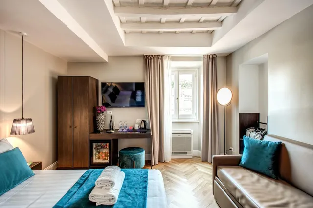 جناح، Hotel 55 Fiftyfive 1/2