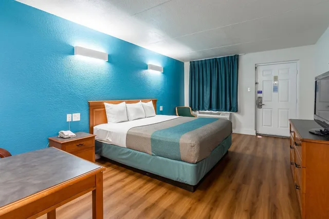 Deluxe, King Bed, Motel6 North Little Rock, AR - McCain 2/10