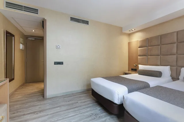 Room, Queen Bed, Hotel Suizo 3/10