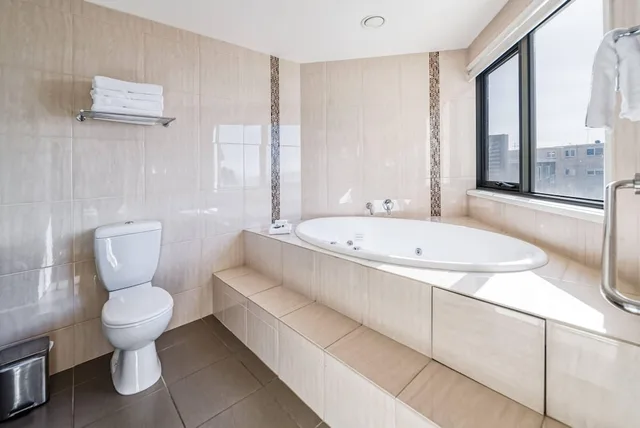 2 Bedrooms, Apartment, King and Twin Beds, Bay View, Quality Hotel Bayside Geelong 5/5
