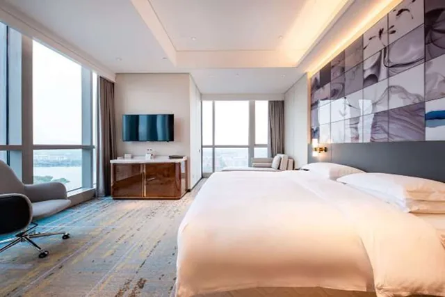 غرفة غراند بسرير كينج، Wyndham Grand Suzhou Fenhu 1/1