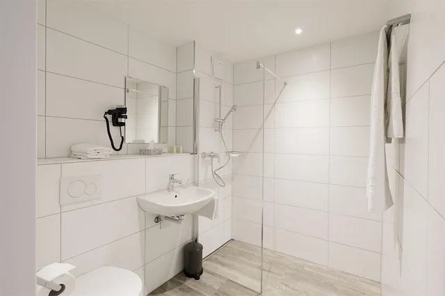 Courtyard, Double Bed، Work Life Residence by Primestay 4/4