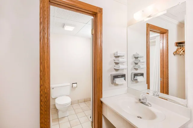 غرفة بسرير مزدوج، Knights Inn And Suites South Sioux City 6/6