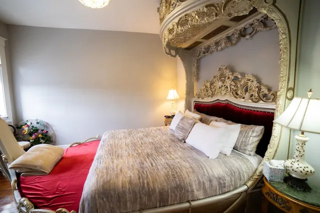 Presidential, King Bed, City View, Jetted Tub, Balcony, Oak Tree Hotel 1/6