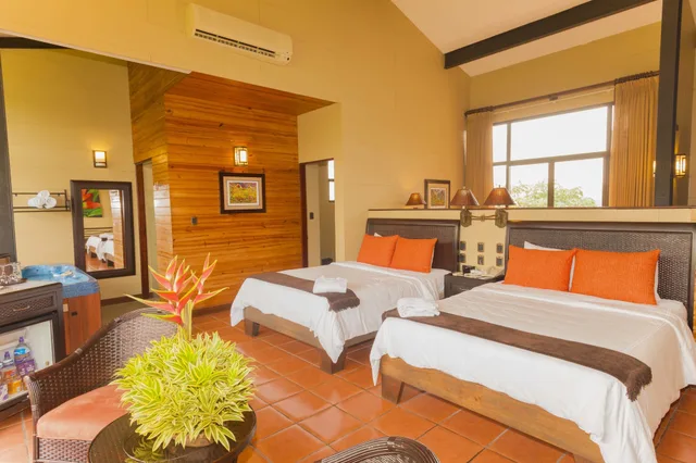 جناح عائلي بسريرين كوين، ARENAL KIORO SUITES AND SPA 3/7