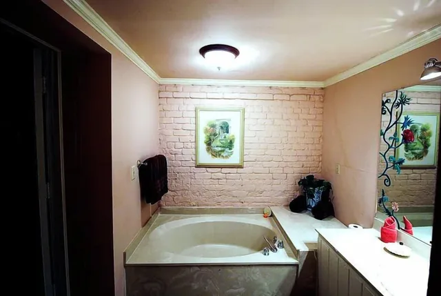 2 Bedrooms, Petite, 2 King Beds, Sofa، The Olivier House Hotel 5/6