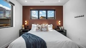فيلا فاخرة بإطلالة على الجبل بشرفة بغرفتي نوم، The Montclair Inn And Suites At Zion National Park 1/1