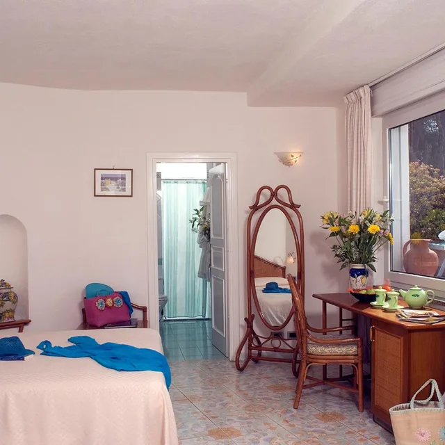 غرفة سوبيريور بسرير مزدوج أو سريرين منفصلين بإطلالة على البحر، Hotel Terme Villa Teresa 4/4