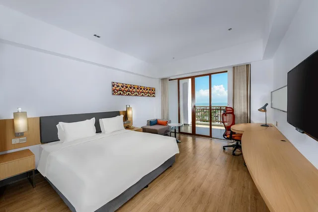 غرفة قياسية بسرير كوين وسرير فردي وسرير كوين، HOLIDAY INN EXPRESS HAIKOU WEST COAST 3/4