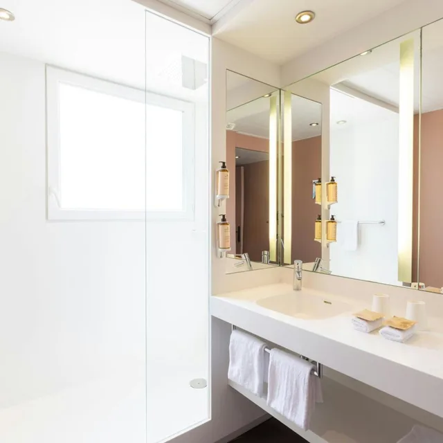 غرفة بريميوم بسرير كوين بشرفة، Mercure Nice Centre Notre Dame Hotel 1/1
