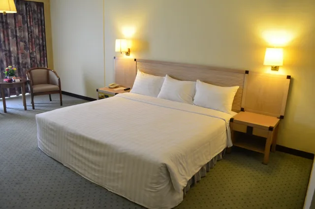 غرفة ديلوكس بسرير كينج بإطلالة على النهر، Cambodiana Hotel 8/10