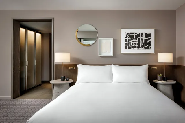 جناح ركني بسرير كينج بغرفة نوم واحدة مع أريكة، Fairmont Century Plaza Los Angeles 1/6