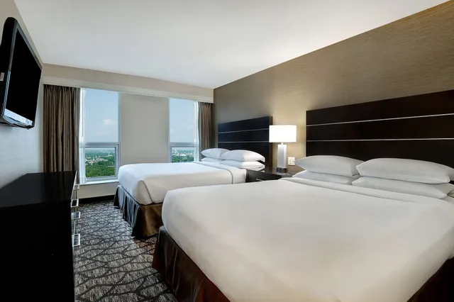 غرفة بسريرين كوين بإطلالة على المدينة مع أريكة، Embassy Suites By Hilton Niagara Falls Fallsview 3/10