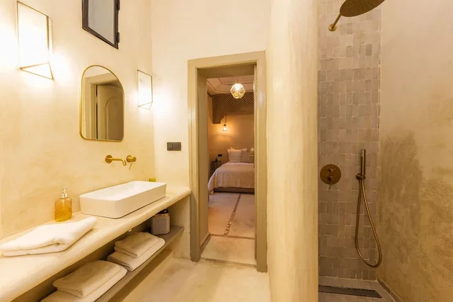 غرفة قياسية بسرير كوين بإطلالة على الفناء، Riad XO Amira Victoria 3/3