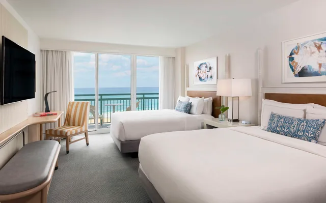 2 Bedrooms, Family Suite, King Bed, 2 Queen Beds, Ocean Front، The Singer Oceanfront Resort, Curio Collection by Hilton 4/4
