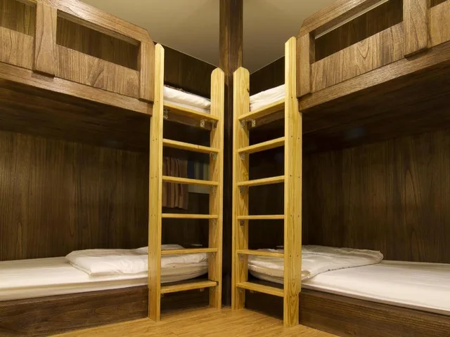 غرفة كلاسيكية رباعية بأسرّة بطابقين، Mr Lobsters Secret Den Design Hostel 1/5