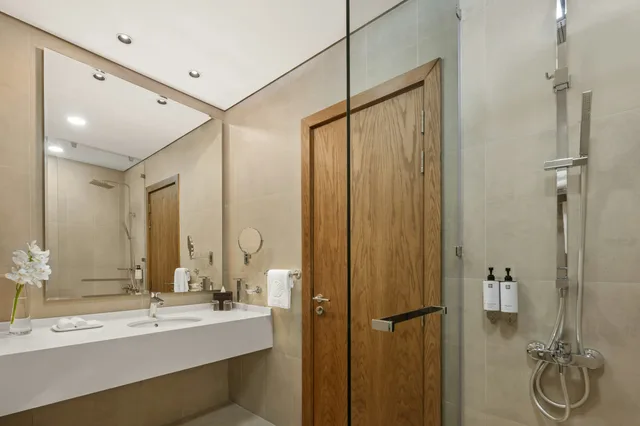 استوديو بسريرين منفصلين بإطلالة على البحر بشرفة، Beach Bay Hotel Mirfa, Edge by Rotana 2/3