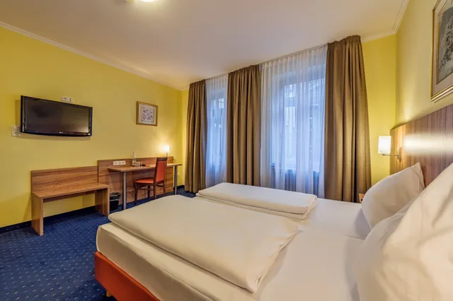 Standard, Double Bed, Windsor Hotel 4/7
