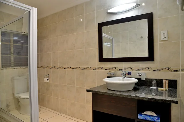 جناح رئاسي بسرير كوين، Cumberland Hotel Worcester 4/6