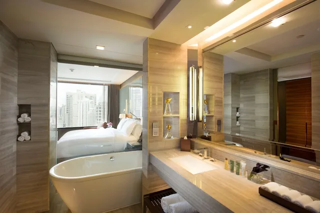جناح تنفيذي بسرير كينج مع دخول صالة النادي، Hilton Sukhumvit Bangkok Hotel 9/9