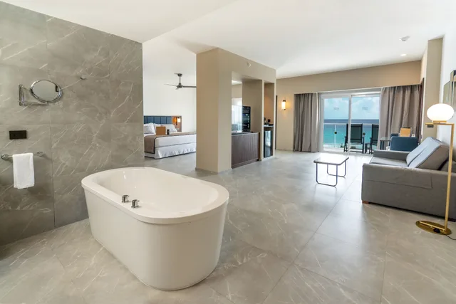 جناح إليت كلوب بسرير كينج بإطلالة على البحر، RIU Palace Kukulkan - Adults Only - All Inclusive 4/4