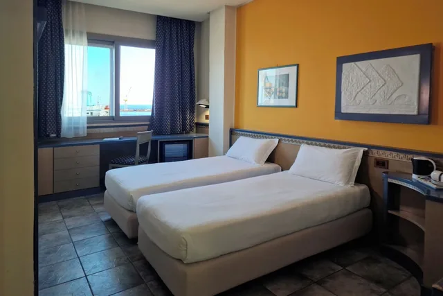 Standard, Twin Beds, Harbour View, President Hotel Palermo 1/3