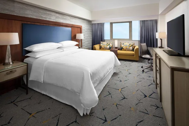 غرفة ديلوكس بسرير كينج بحوض استحمام لذوي الإعاقة، Sheraton Gateway Los Angeles Hotel 3/10
