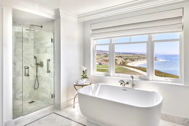 جناح سيغنتشر بسرير كينج بإطلالة على البحر بغرفة نوم واحدة، The Ritz Carlton Half Moon Bay 9/10