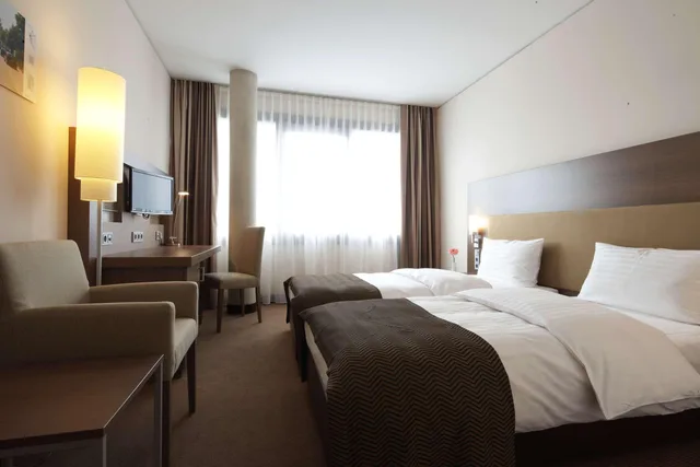 غرفة قياسية بسريرين، INTERCITYHOTEL MANNHEIM 1/2