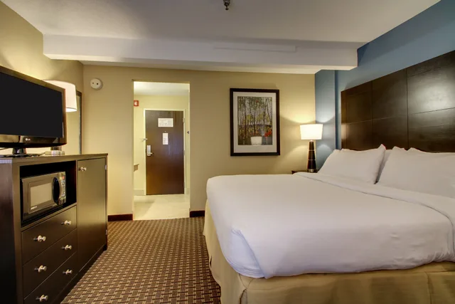 غرفة بسرير كينج لذوي الإعاقة، Holiday Inn Express Fort Campbell-Oak Grove 1/1