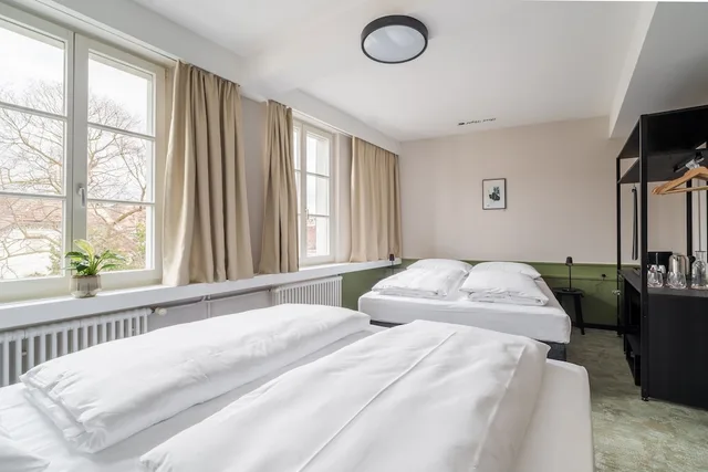 غرفة قياسية رباعية بسريرين كوين، Stern (Hotel und Restaurant STERN Luzern) 2/7