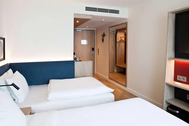 غرفة بسرير مزدوج بإطلالة، Hampton by Hilton Regensburg 2/5