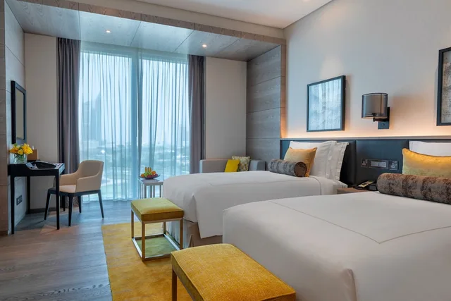 Superior, Twin Beds, Golf Course View، Taj Jumeirah Lakes Towers 1/2