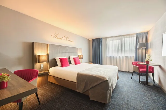غرفة قياسية بسرير كينج بإطلالة على النهر، Van der Valk Congres Hotel Liege 4/10