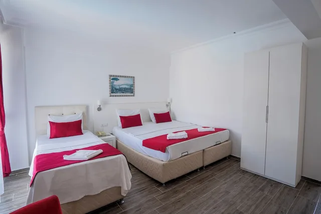 غرفة قياسية ثلاثية بسرير كينج وسرير فردي بغرفة نوم واحدة، Ayapam Hotel 1/1