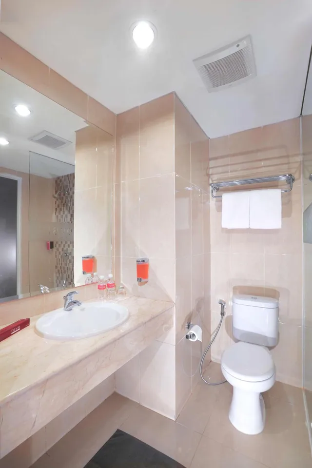 غرفة قياسية بسرير كوين، favehotel Jababeka Cikarang 3/3
